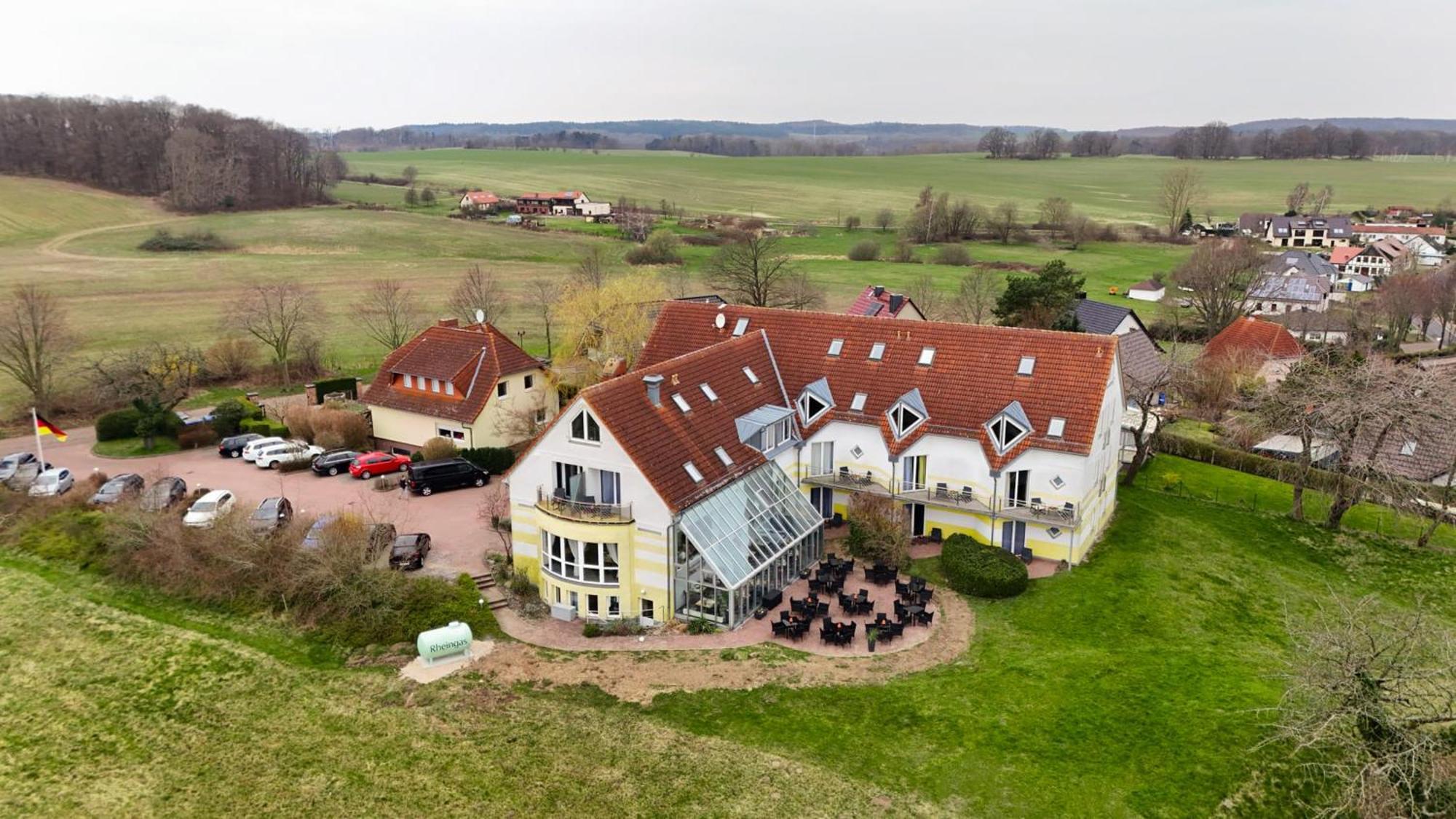 Inselhotel Kleiner Bodden Buschvitz Exteriör bild